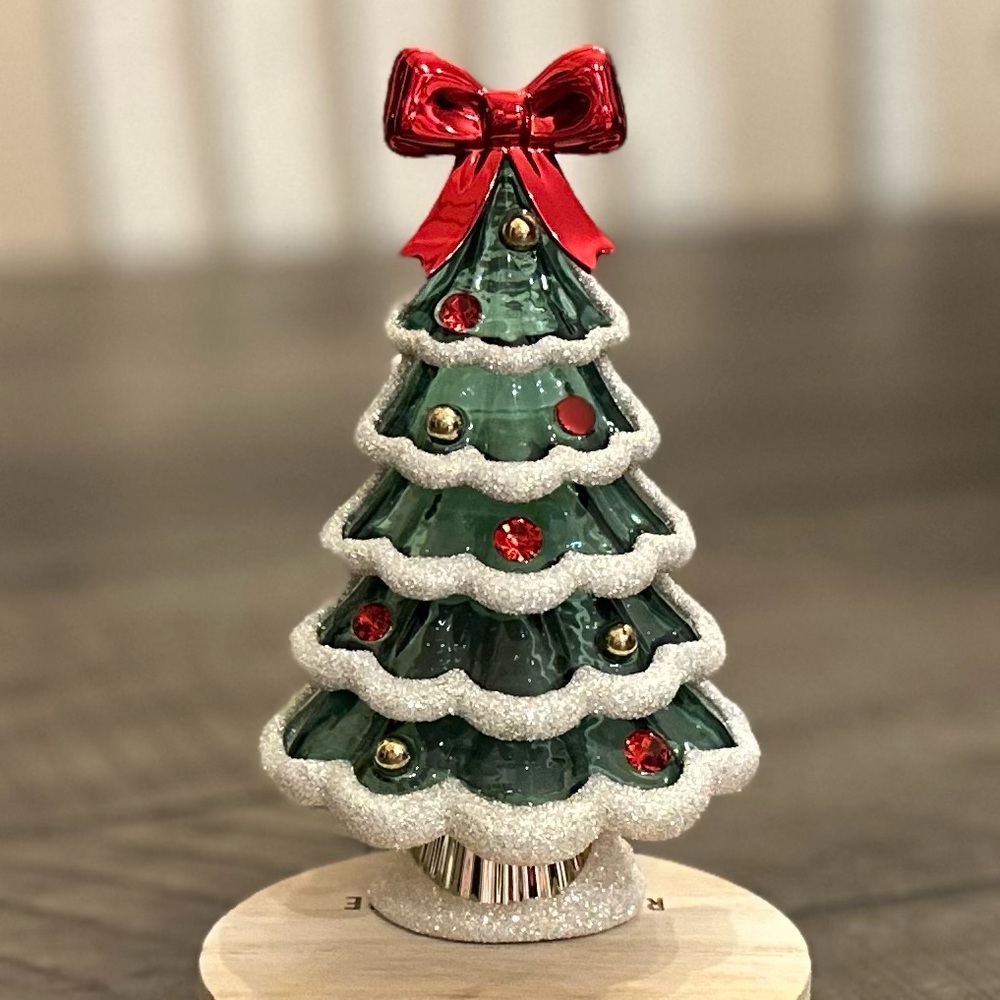 Bath & Body Works Wallflower Plug Light-up Christmas Tree with Red Bow